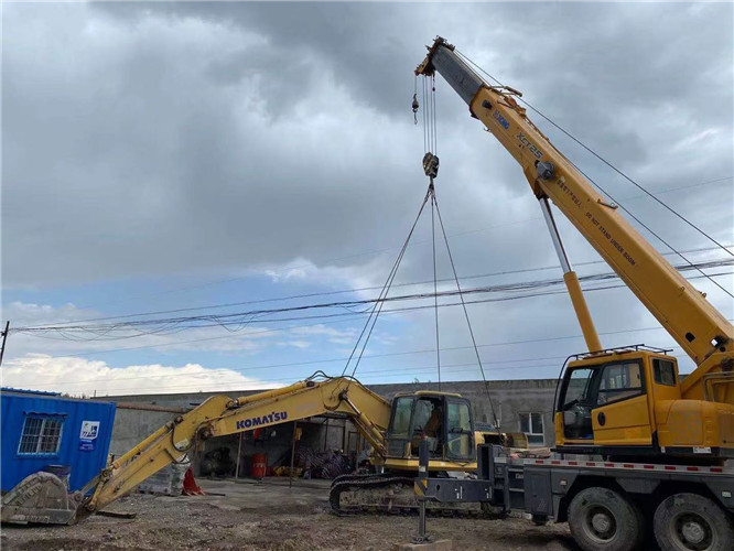 鞍山市25吨吊车的工作半径是多少？