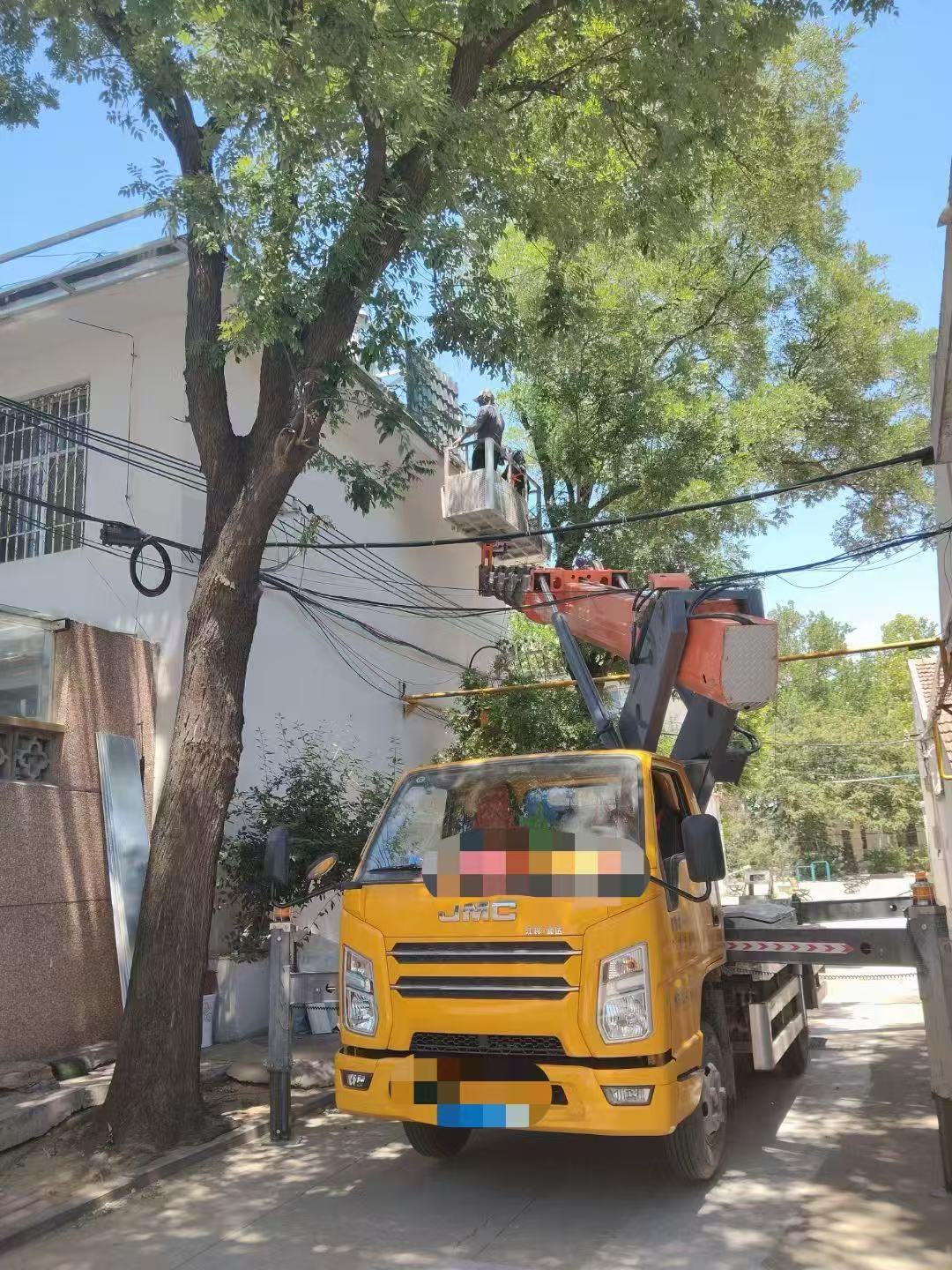 鞍山市高空作业车能吊装重物吗？最大承载多少公斤？