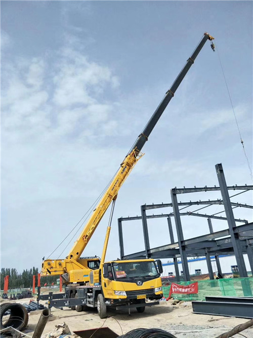 鞍山市超高层建筑钢结构吊装案例